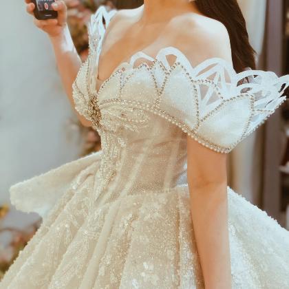 CÔ DÂU LỘNG LẪY TRONG THIẾT KẾ CAO CẤP THE QUEEN BY FAIRYTALE BRIDAL & MJU STUDIO