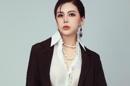 DOANH NHÂN HƯƠNG PHẠM TRONG BỘ ẢNH CÁ TÍNH QUYỀN LỰC