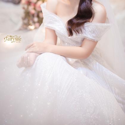 VÁY CƯỚI TRỄ VAI THIẾT  KẾ CAO CẤP FAIRYTALE BRIDAL| MJUSTUDIO