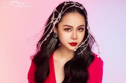 Ca sĩ Vũ Hạnh Nguyên thần thái trong bộ ảnh basic thực hiện tại Mju studio