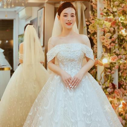 BRIDE IN SHOWROOM | WEDDING DRESS